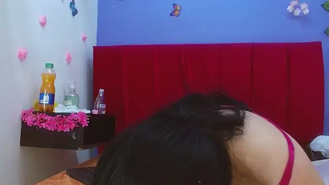 andrealopezcm101 online show from 10/20/25, 11:10