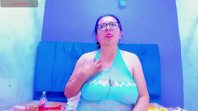 andrealopezcm101 online show from 05/20/26, 12:06