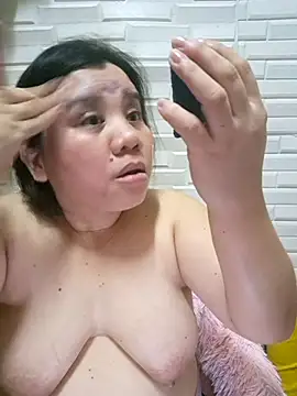 hotlyn45 online show from 11/23/25, 11:10