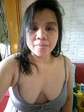 Snapshot of hotlyn45 chatting on 06/27/26, 01:10 hotlyn45 online show from 06/27/26, 01:10