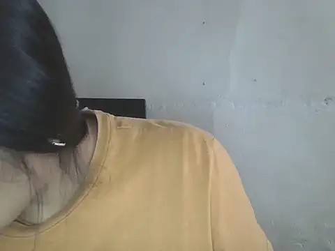 Snapshot of zairabreze chatting on 05/05/26, 09:45 zairabreze online show from 05/05/26, 09:45