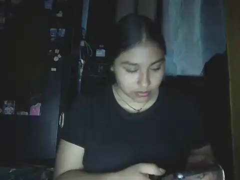 Snapshot of zairabreze chatting on 06/21/26, 03:53 zairabreze online show from 06/21/26, 03:53