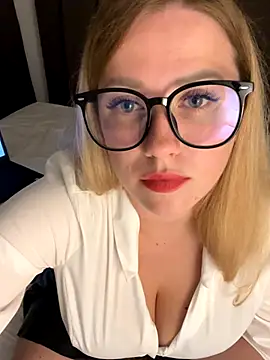 Snapshot of anny_mooore chatting on 09/15/25, 06:52 anny mooore online show from 09/15/25, 06:52