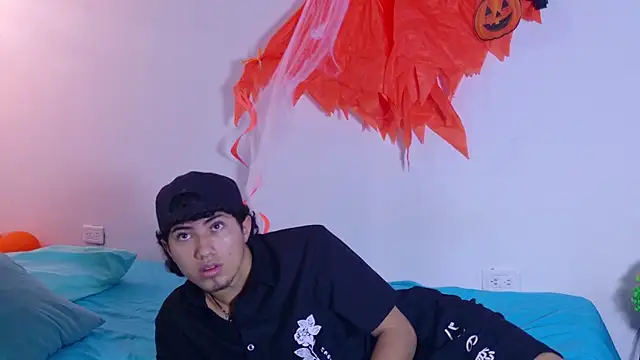 Laura and Kevin online show from 10/14/25, 01:23