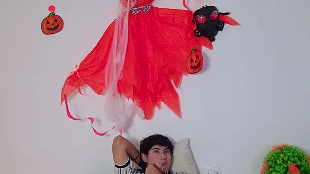 Laura and Kevin online show from 10/18/25, 02:40