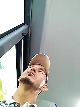 Snapshot of JuanD_vero chatting on 10/14/25, 03:24 JuanD vero online show from 10/14/25, 03:24