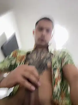 Snapshot of AndrewGmz chatting on 01/14/26, 02:39 AndrewGmz online show from 01/14/26, 02:39