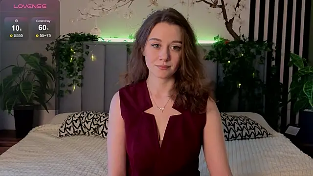 Snapshot of SkyHelen chatting on 11/21/25, 04:44 SkyHelen online show from 11/21/25, 04:44