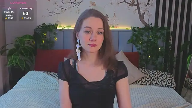 Snapshot of SkyHelen chatting on 02/02/26, 04:33 SkyHelen online show from 02/02/26, 04:33