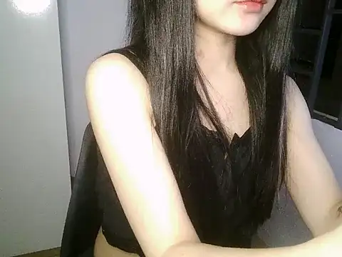 Snapshot of Annabelle-e chatting on 10/28/25, 03:14 Annabelle-e online show from 10/28/25, 03:14