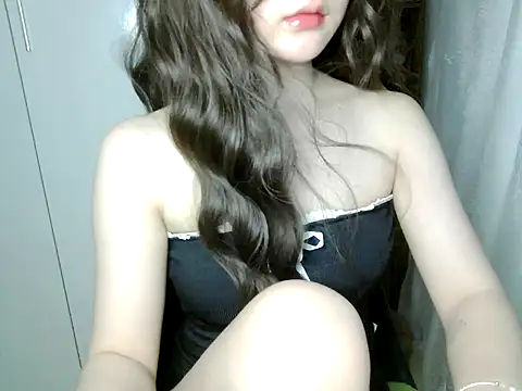 Snapshot of Annabelle-e chatting on 05/28/26, 07:44 Annabelle-e online show from 05/28/26, 07:44
