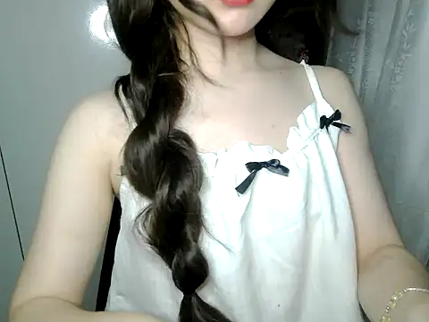 Snapshot of Annabelle-e chatting on 05/31/26, 07:04 Annabelle-e online show from 05/31/26, 07:04