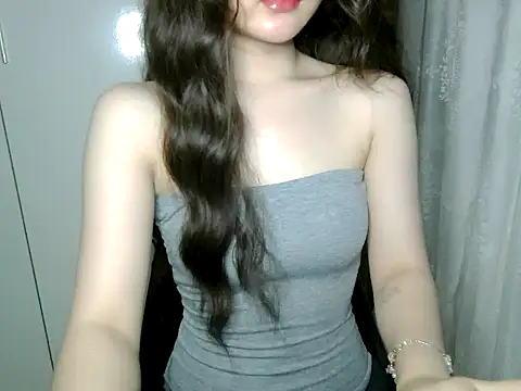 Snapshot of Annabelle-e chatting on 07/28/26, 04:39 Annabelle-e online show from 07/28/26, 04:39