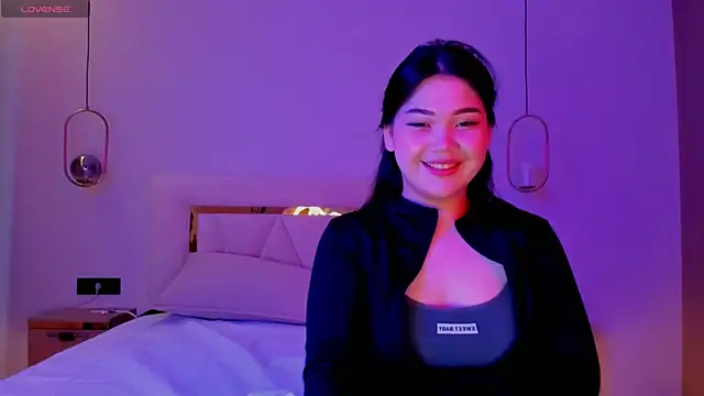 Snapshot of yummmymommy chatting on 09/10/25, 12:05 yummmymommy online show from 09/10/25, 12:05