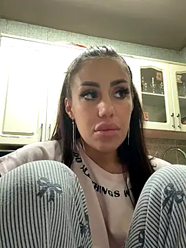 Snapshot of CataleyaSyrene chatting on 10/13/25, 06:46 CataleyaSyrene online show from 10/13/25, 06:46