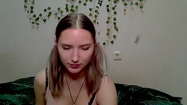  kikiclark   online show from 10/26/25, 04:46