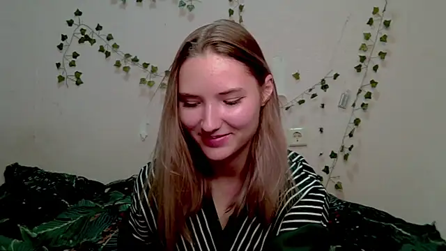  kikiclark   online show from 11/07/25, 08:53