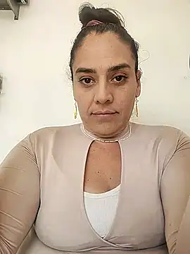 denissebombon online show from 02/11/26, 07:41