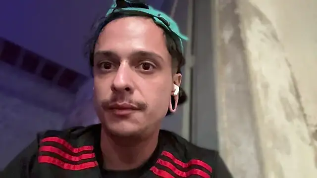 Snapshot of chrisalmeid_ chatting on 07/13/26, 01:25 chrisalmeid online show from 07/13/26, 01:25