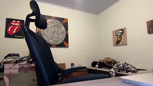 Snapshot of chrisalmeid_ chatting on 08/03/26, 10:35 chrisalmeid online show from 08/03/26, 10:35