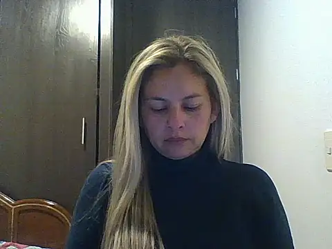 Valery  Rouse  online show from 09/19/25, 03:52
