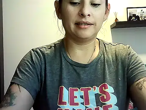 Valery  Rouse  online show from 06/10/26, 04:39