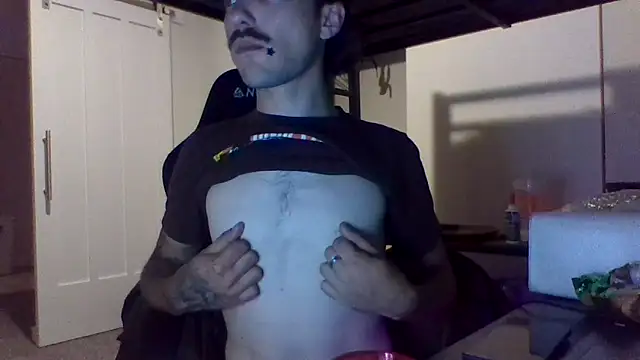 Snapshot of Jbenz420 chatting on 06/17/26, 02:36 Jbenz420 online show from 06/17/26, 02:36