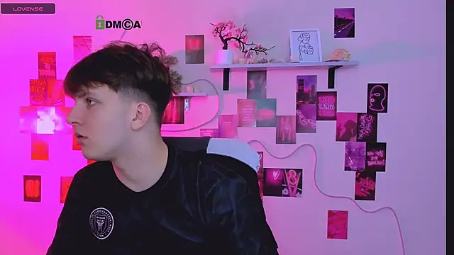 travis wolf  online show from 04/15/26, 08:54