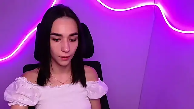 Snapshot of Bella_Night4 chatting on 09/15/25, 05:29 Bella Night4 online show from 09/15/25, 05:29