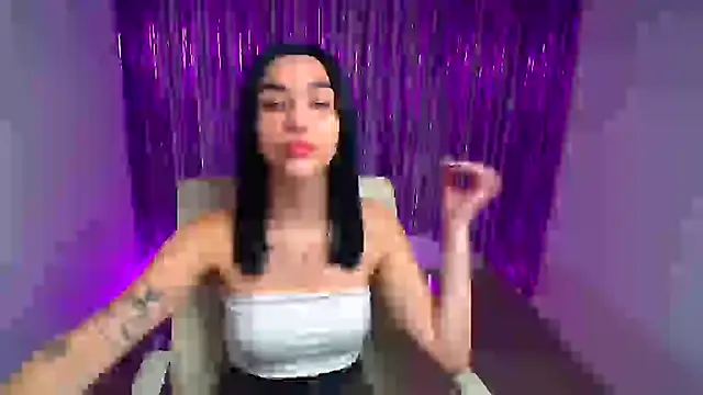 Snapshot of Bella_Night4 chatting on 10/03/25, 06:10 Bella Night4 online show from 10/03/25, 06:10