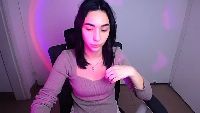 Snapshot of Bella_Night4 chatting on 10/11/25, 05:50 Bella Night4 online show from 10/11/25, 05:50