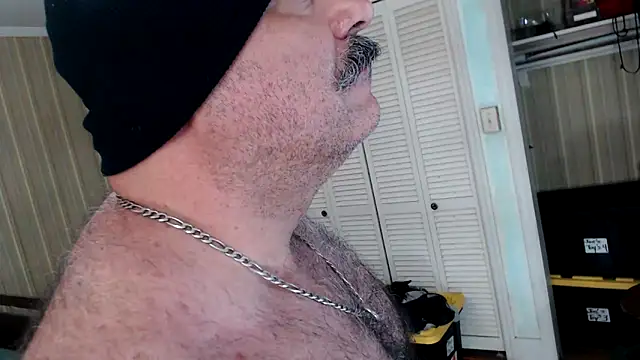 Snapshot of bullmusclejoe chatting on 04/30/26, 08:31 bullmusclejoe online show from 04/30/26, 08:31