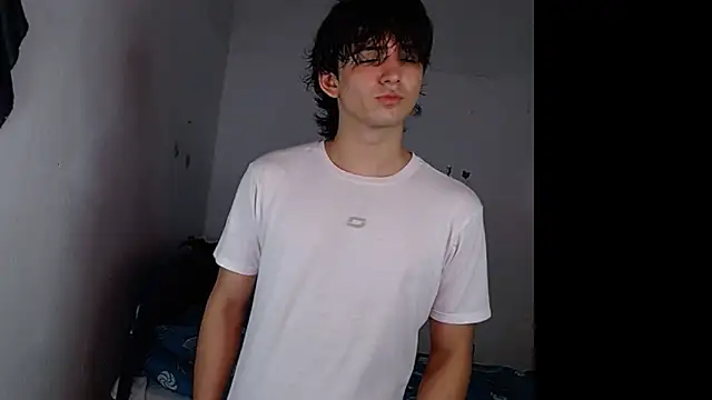 Snapshot of big_lunatic chatting on 10/15/25, 01:28 big lunatic online show from 10/15/25, 01:28