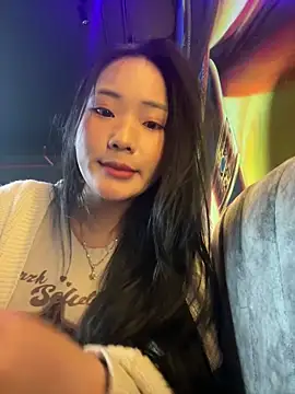 Snapshot of LylyBaby1888 chatting on 01/05/26, 09:51 LylyBaby1888 online show from 01/05/26, 09:51