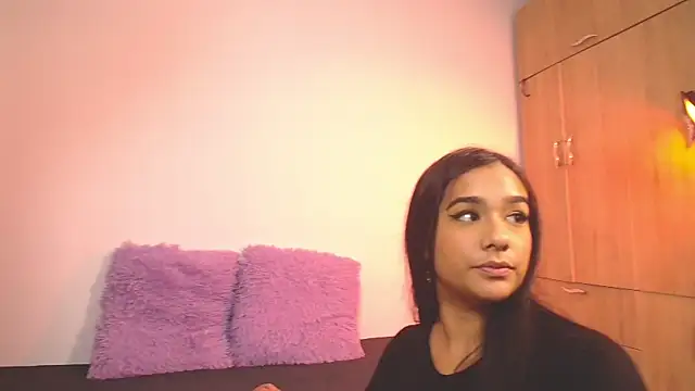 mae nathan  online show from 10/10/25, 05:06