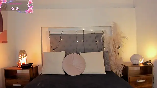 lea walkerr online show from 02/02/26, 07:34