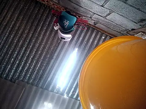 SaraBust online show from 10/05/25, 04:27