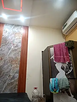 SaraBust online show from 10/20/25, 02:39