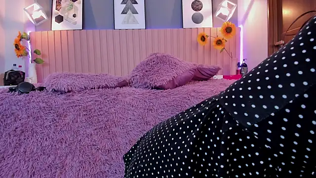 Nina Ford online show from 04/22/26, 02:47