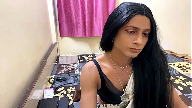 Snapshot of LuvLayla chatting on 09/16/25, 04:52 LuvLayla online show from 09/16/25, 04:52