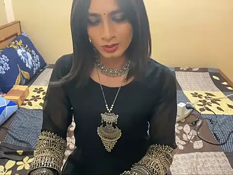Snapshot of LuvLayla chatting on 04/19/26, 08:44 LuvLayla online show from 04/19/26, 08:44