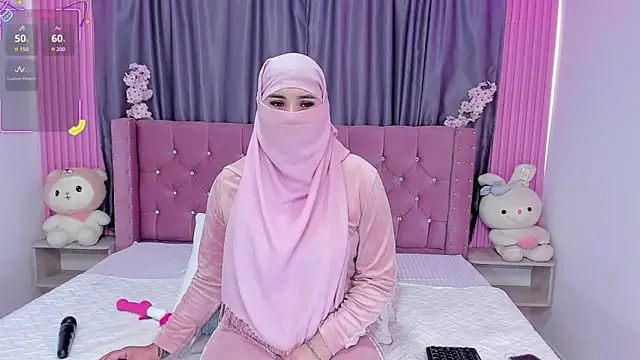 Nayla-Mouna online show from 10/10/25, 07:46