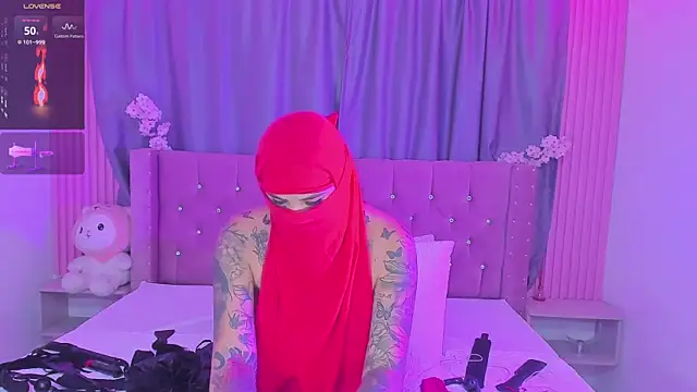 Nayla-Mouna online show from 04/22/26, 07:55