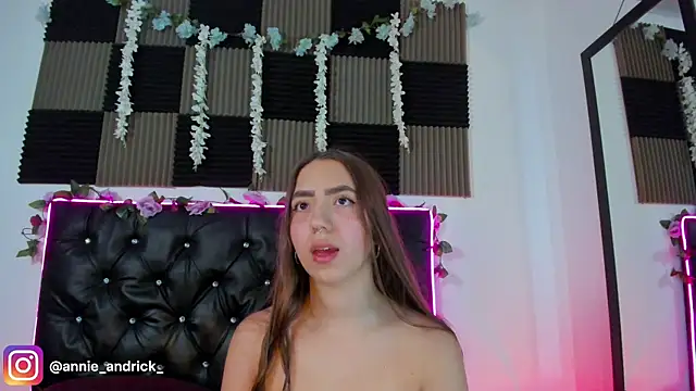  leda swan  online show from 04/16/26, 11:00