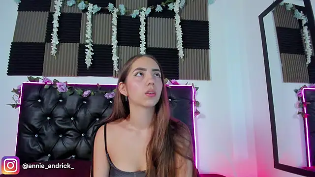  leda swan  online show from 04/18/26, 11:03