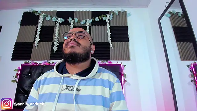  leda swan  online show from 04/22/26, 11:12