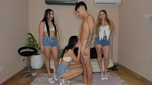 Goodlatin girls online show from 09/19/25, 01:07