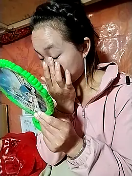Snapshot of liu-liusexy chatting on 10/23/25, 01:05 liu-liusexy online show from 10/23/25, 01:05