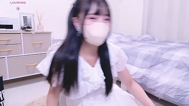 Snapshot of YURi_luv chatting on 09/19/25, 06:48 YURi luv online show from 09/19/25, 06:48