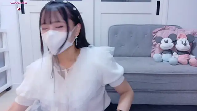 Snapshot of YURi_luv chatting on 10/04/25, 11:30 YURi luv online show from 10/04/25, 11:30